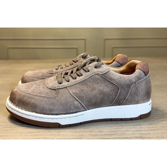 Born Men’s Captain Taupe Distressed Shoes. Size 9